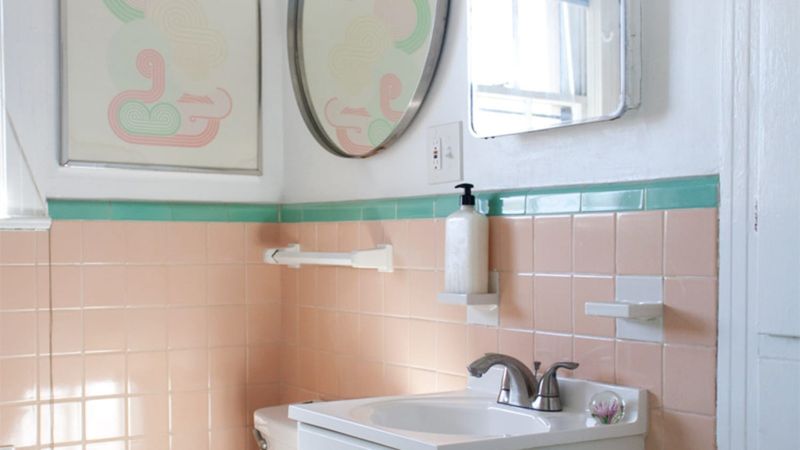 Teal and Mauve Color Schemes Divide Professionals