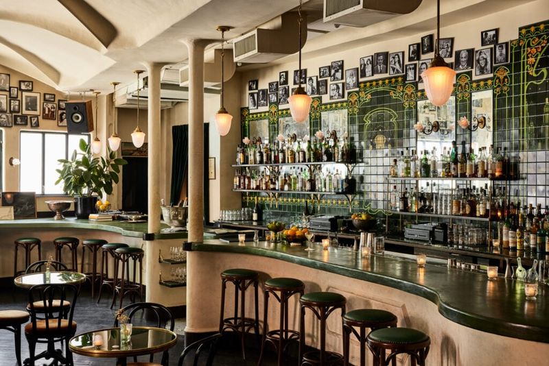 14 NYC Restaurants Known For Great Bar Dining - Decor Hint Deux Chats – Williamsburg