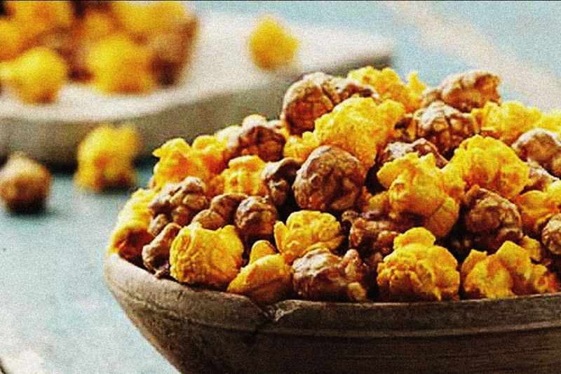 15 Nostalgic Desserts That Took Over Illinois Back In The Day - Decor Hint Chicago-Style Popcorn Mix