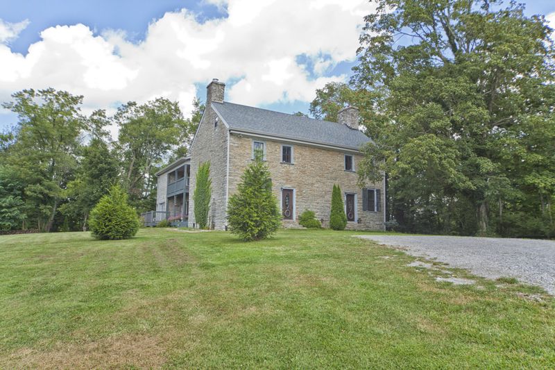 9 Reasons Why Kentucky’s Stone Farmhouses Are Full Of Old Soul - Decor Hint Rooms With Stories