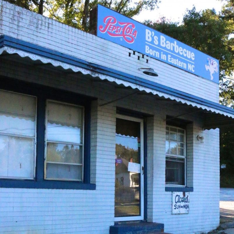 11 North Carolina Barbecue Spots Where Hushpuppies Steal The Show - Decor Hint B's Barbecue's No-Frills Masterpiece