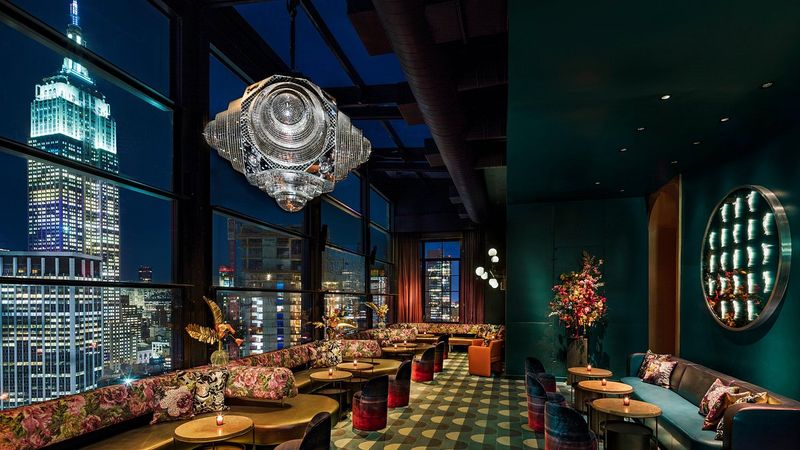 14 NYC Restaurants Known For Great Bar Dining - Decor Hint P. J. Clarke's – Midtown East