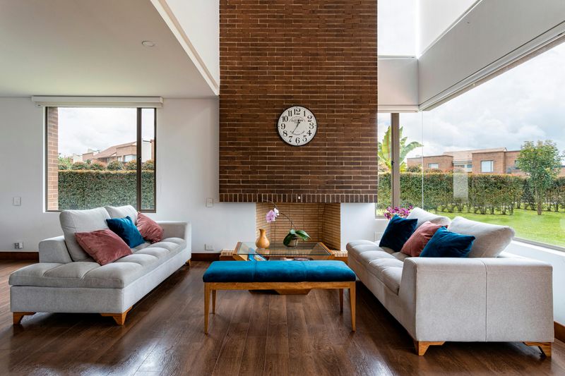 These 7 Design Elements Look Great But Don't Work Well In Everyday Life - Decor Hint All-White Upholstery