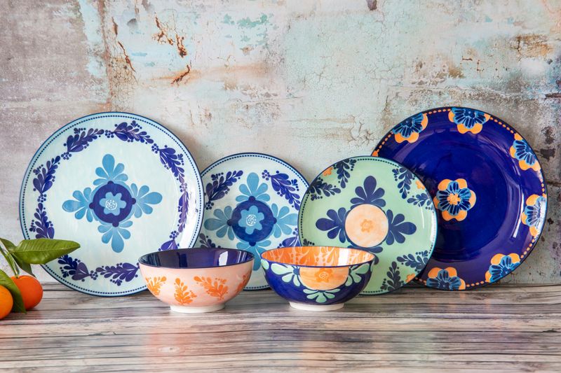 13 Small Tweaks That Instantly Make A Rental Kitchen Cozier - Decor Hint Display attractive dishware on counters
