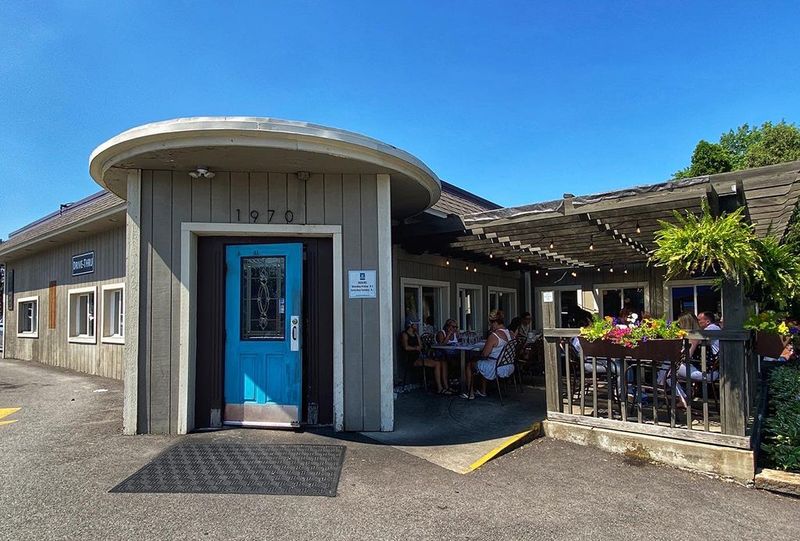 11 Ohio Mom-And-Pop Cafes Worth The Drive - Decor Hint Blue Door Cafe & Bakery - Cuyahoga Falls