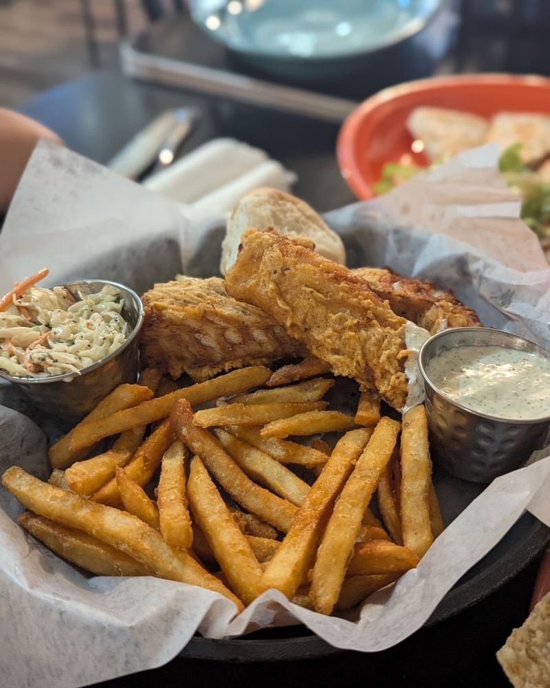 Dinghy’s Friday Night Fish Fry, Frankfort