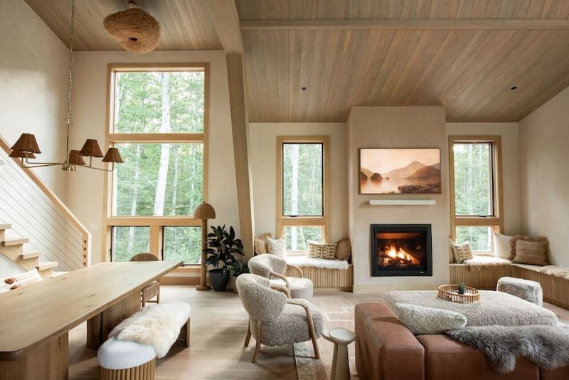 9 Maine Cabins With Decor That Never Goes Out Of Style - Decor Hint Nordic-Inspired Ski Lodge