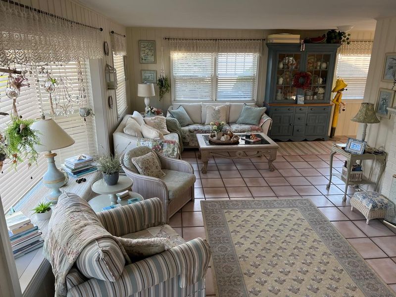 7 Iconic New Jersey Shore Cottages With Enduring Interior Style - Decor Hint Beach-Inspired Furniture That Balances Comfort With Style