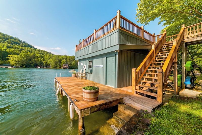 Lake Burton Hideaways