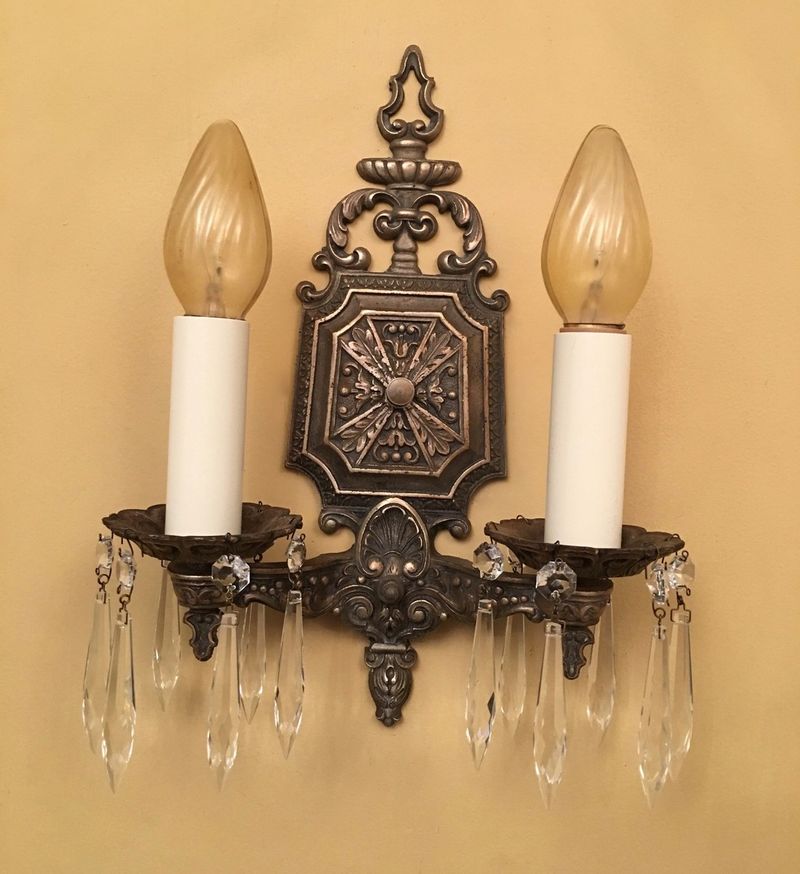 7 Ways Retro Bathrooms Could Make A Stylish Statement In New York Homes - Decor Hint Vintage Lighting