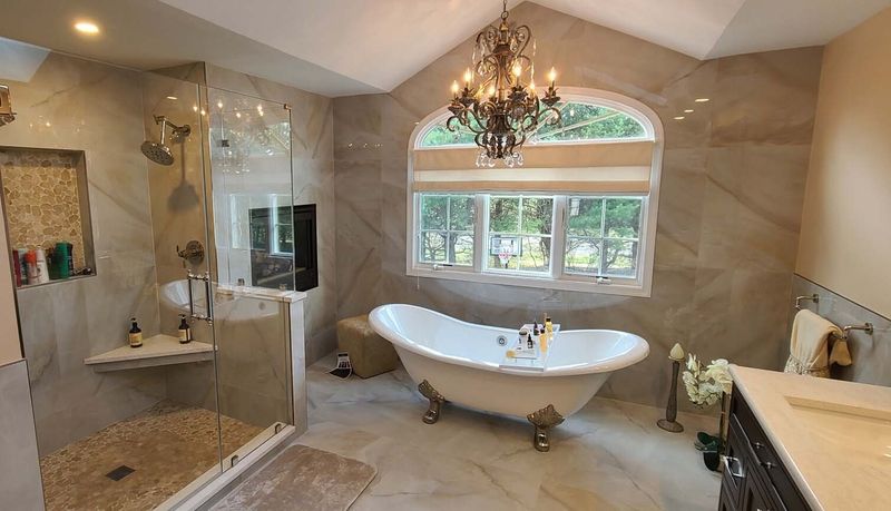 7 Surprising Vintage Bathroom Decor Trends Making A Comeback In New Jersey - Decor Hint Clawfoot Tubs Take Center Stage