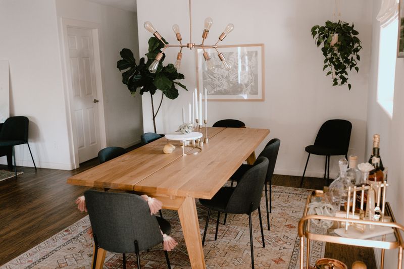 10 Indiana Furniture Trends Poised For A Quiet Comeback In 2025 - Decor Hint Quartersawn Oak Furniture
