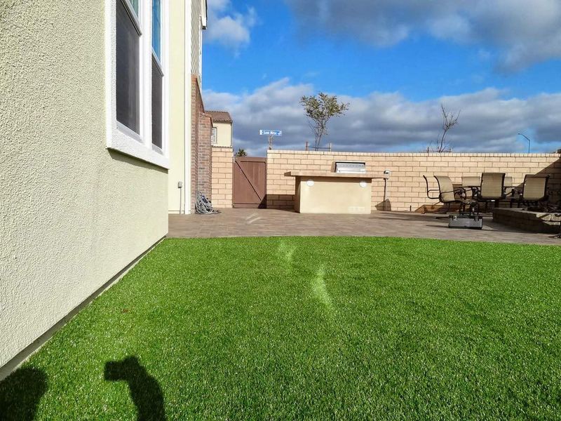 9 Texas Home Improvement Trends That Add Zero Value - Decor Hint Artificial Turf Lawns