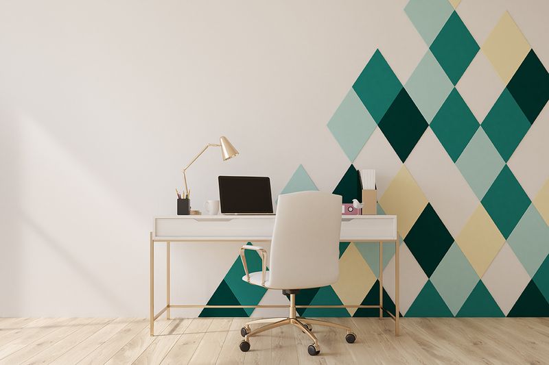 6 Georgia Wallpaper Trends That Flop & 6 That Transform a Room - Decor Hint Overwhelming Geometric Jumble