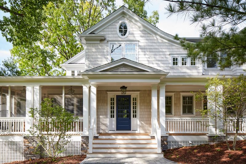 15 Rhode Island Shingle Cottages With Salt-And-Sun Patina - Decor Hint Shingle Cottage With Wraparound Porch