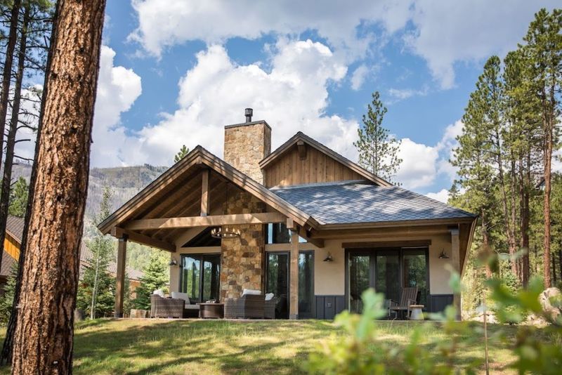 9 North Carolina Cottage Designs That Are Straight Out of a Storybook - Decor Hint Mountain Craftsman Cabins