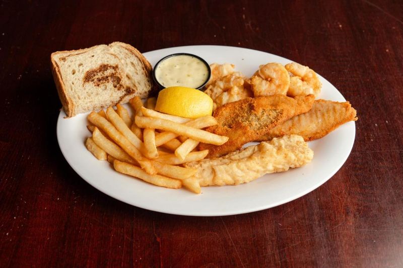 11 Cheesy Dips That Wisconsin Locals Can't Get Enough Of - Decor Hint Friday Fish Fry Cheese Sauce