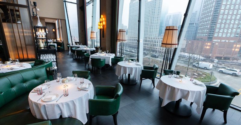 16 Surprising Ways Chicago And New York City Restaurants Stand Worlds Apart - Decor Hint Reservation Expectations