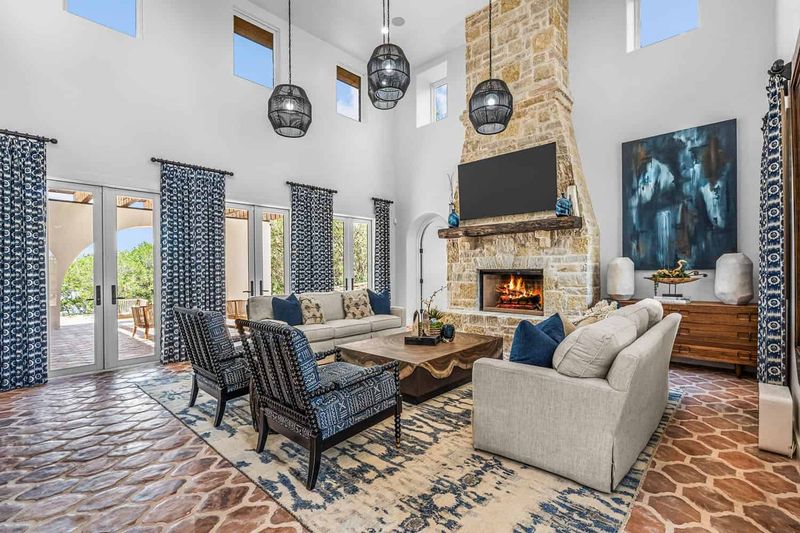 9 Texas Living Rooms Where Rustic Meets Modern - Decor Hint San Antonio Spanish Fusion