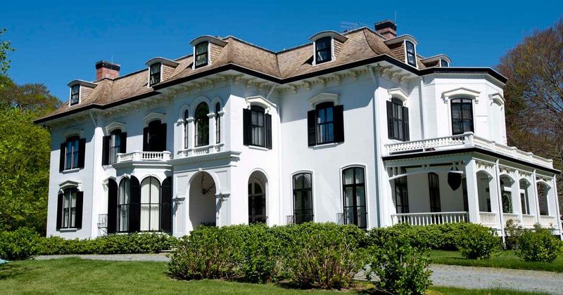 14 Historic Mansions To Tour In Rhode Island This Fall - Decor Hint Chepstow
