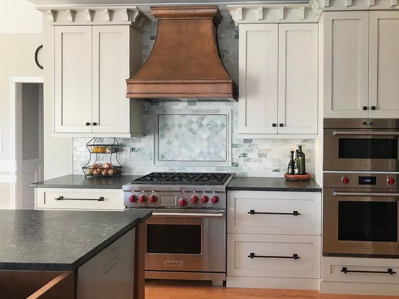 7 Kitchen Wow Factors That Win Over California Buyers And 5 Finishing Touches That Attract Even More According To Interior Designers - Decor Hint Statement Range Hoods