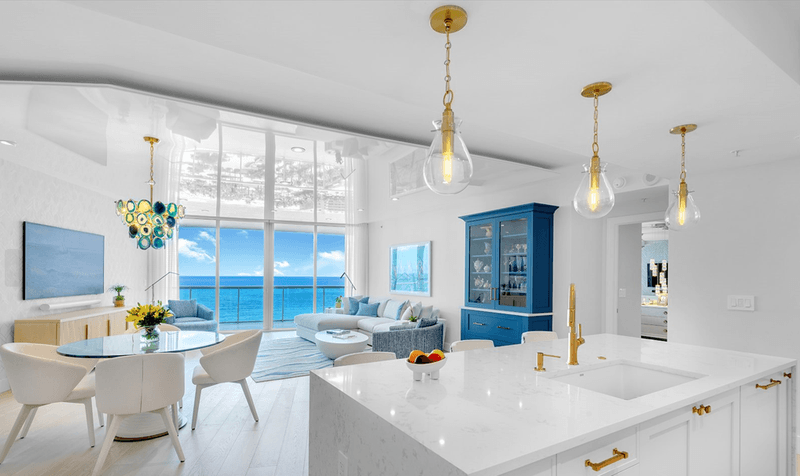6 Florida Coastal Kitchens With Relaxed Summer Style - Decor Hint Light And Airy Open-Concept Kitchens