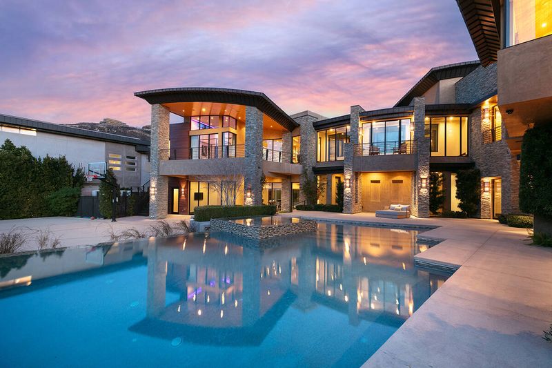 MacDonald Highlands Ultra-Luxury 
