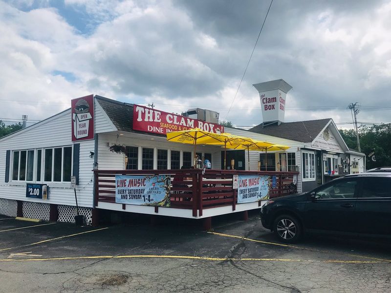 Clam Box Of Brookfield