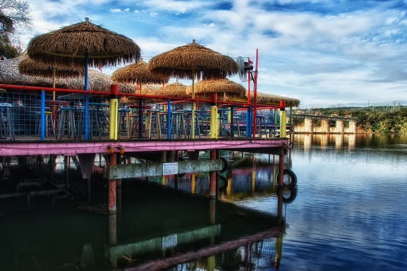 9 Must-Visit Riverside Restaurants In Texas With Breathtaking Views - Decor Hint Hula Hut – Tropical Lakeside Escape