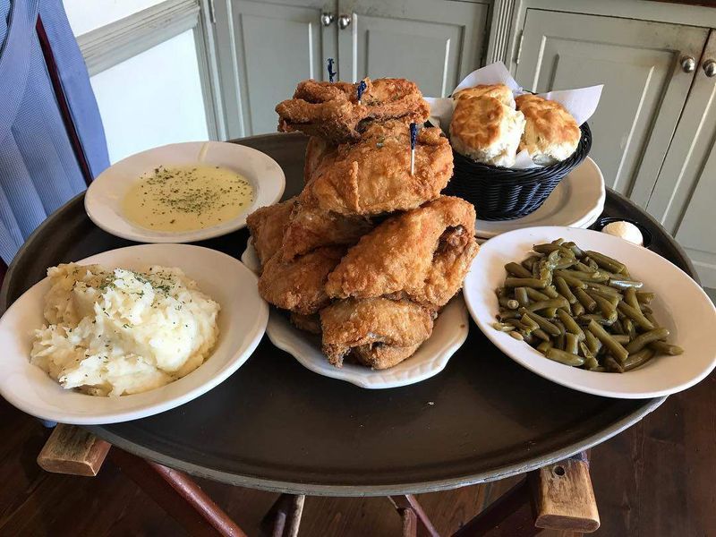 8 Kentucky Fried Chicken Stops That Bring The True Flavor Game - Decor Hint Greyhound Tavern – Ft. Mitchell, KY