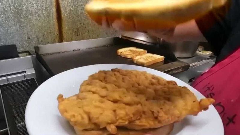 13 Iowa Restaurants Serving The Best Tenderloin Sandwiches - Decor Hint Nick's (Des Moines)