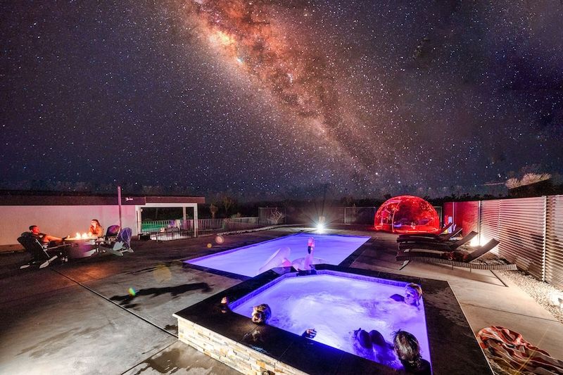 12 California Outdoor Living Rooms That Feel Like A Resort Staycation - Decor Hint Joshua Tree Desert Stargazing Lounge