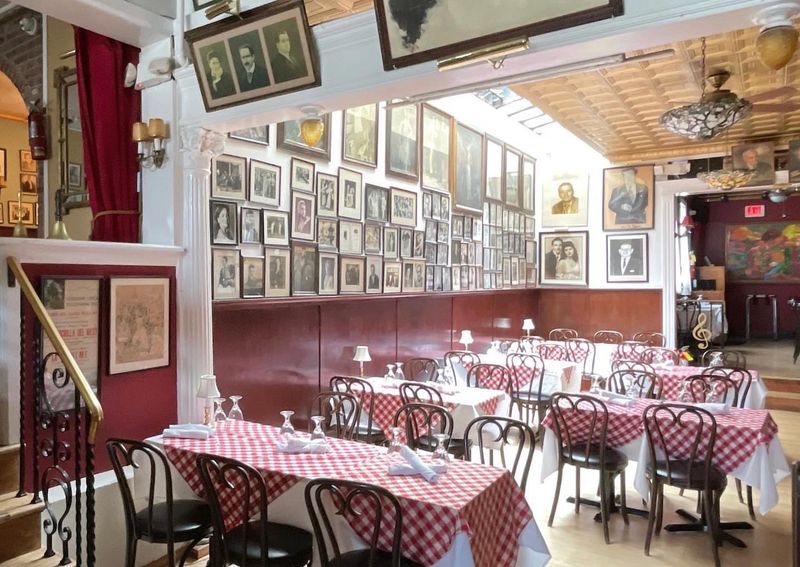 15 Historic Restaurants In The US That Have Been Serving For Over 100 Years - Decor Hint The Victor Cafe (Philadelphia, PA)