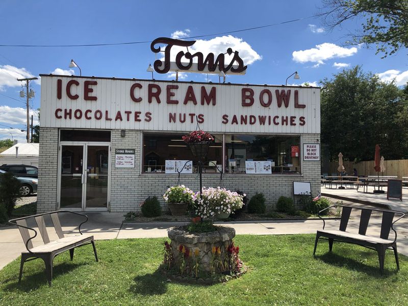 11 Ohio Mom-And-Pop Cafes Worth The Drive - Decor Hint Tom's Ice Cream Bowl - Zanesville