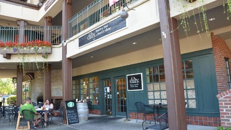 11 Ohio Mom-And-Pop Cafes Worth The Drive - Decor Hint Dilly Cafe - Mariemont
