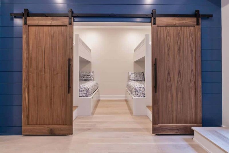 14 Utah Bunk Rooms Built For Cousin Sleepovers - Decor Hint Bunk Room With Sliding Barn Doors