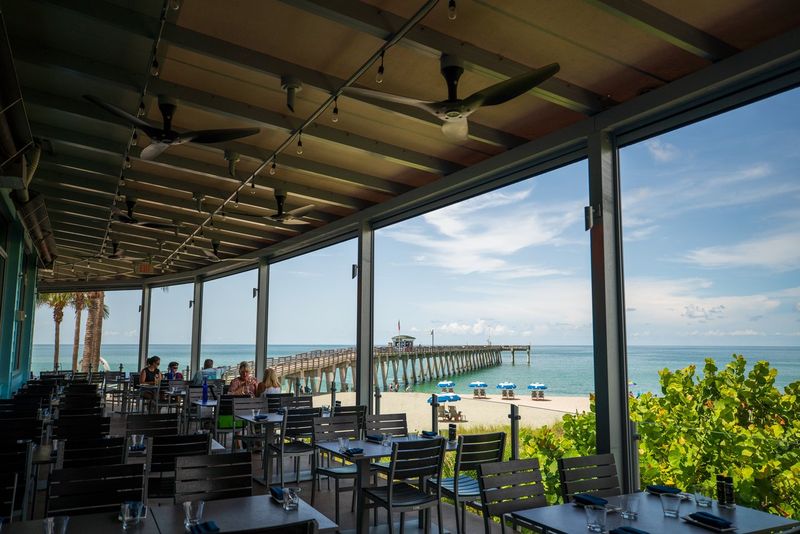 9 Florida Boardwalk Bites You Can Enjoy All Year Long - Decor Hint Sharky's on the Pier – Venice Beach