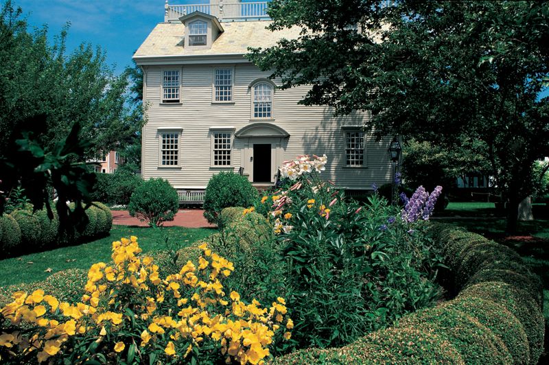 14 Historic Mansions To Tour In Rhode Island This Fall - Decor Hint Hunter House