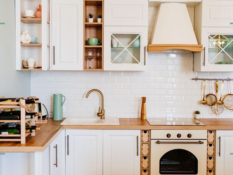 7 Kitchen Deal-Breakers That Repel Pennsylvania Homebuyers And 5 Buyer Magnets That Attract Them According To Interior Designers - Decor Hint Smart Storage Solutions