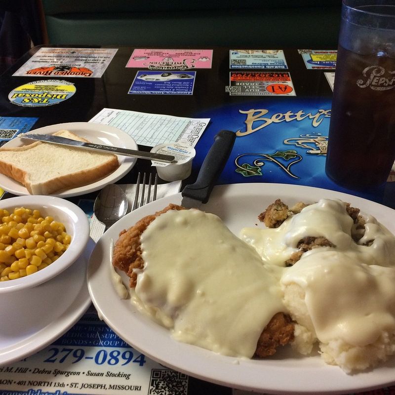 14 Missouri Mom-And-Pop Cafes With Cozy Charm - Decor Hint Betty's Café – Maryville