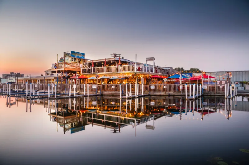12 Restaurants In Michigan Offering Lakeside Views And Amazing Food - Decor Hint Mike's On The Water - St. Clair Shores