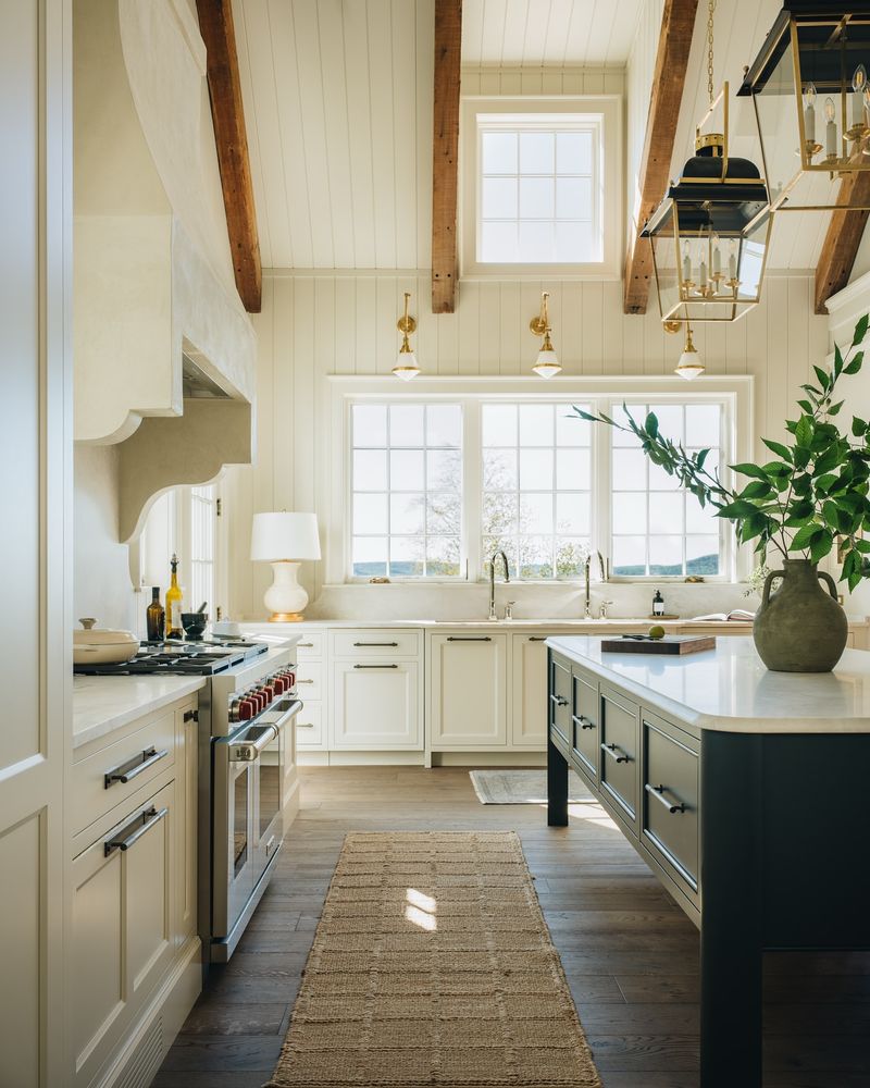 8 Michigan Lake Houses Where The Décor Matches The Breathtaking Views - Decor Hint Glen Lake's Coastal Farmhouse Retreat