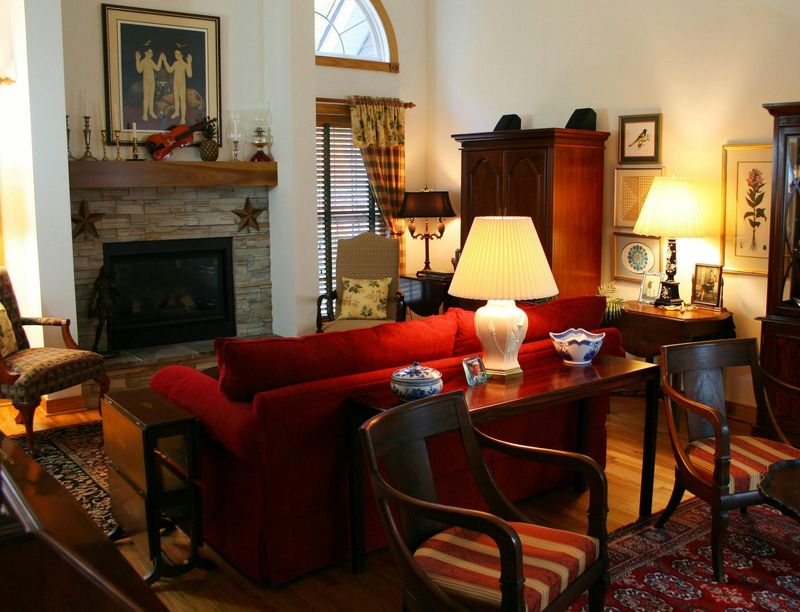 9 Living Room Choices I Avoid To Keep Style Timeless - Decor Hint Novelty Lamps That Distract
