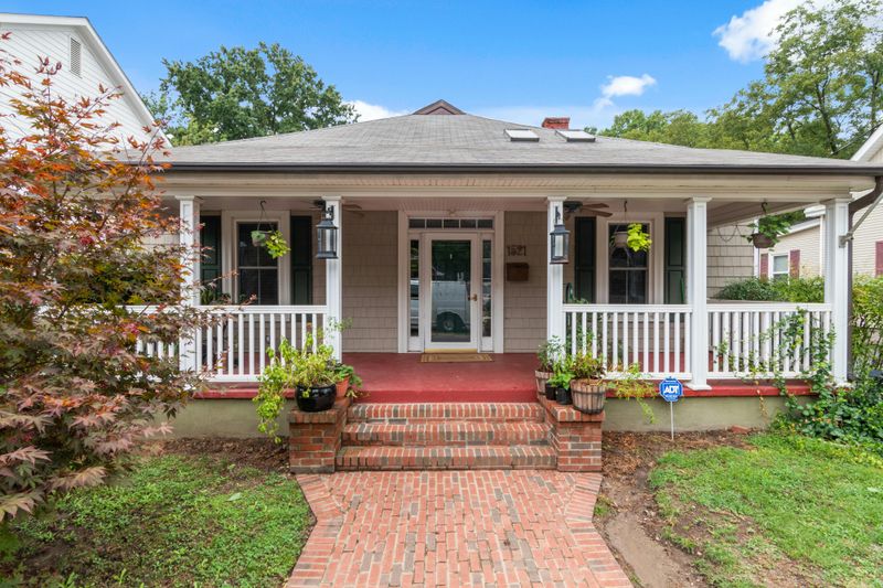 11 Exterior Trends That Enhance Curb Appeal And Add Visual Value - Decor Hint Covered Porches Or Front Seating Areas
