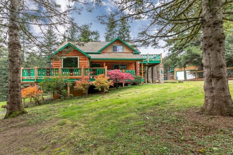 9 Vermont Cabins Known For Cozy, Old-World Appeal - Decor Hint Wraparound Porches And Covered Entries