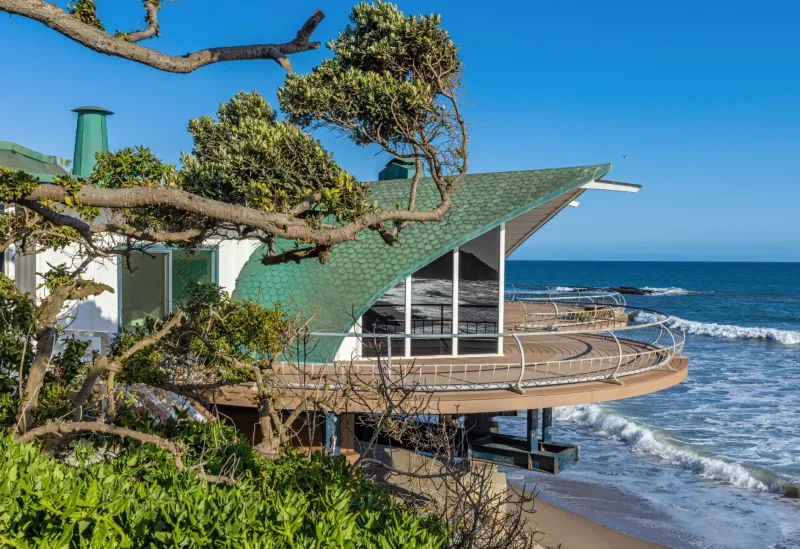 7 California Homes That Channel The Retro Spirit Of The '70s - Decor Hint Malibu Cliffside Time Capsule