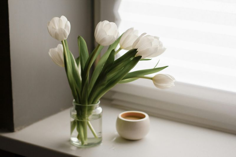 13 Simple Adjustments That May Boost Your Home's Elegant Vibe - Decor Hint Add fresh flowers or greenery