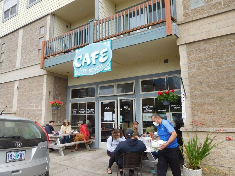 9 Hidden Oregon Brunch Spots Worth The Discovery - Decor Hint Nye Beach Café – Newport