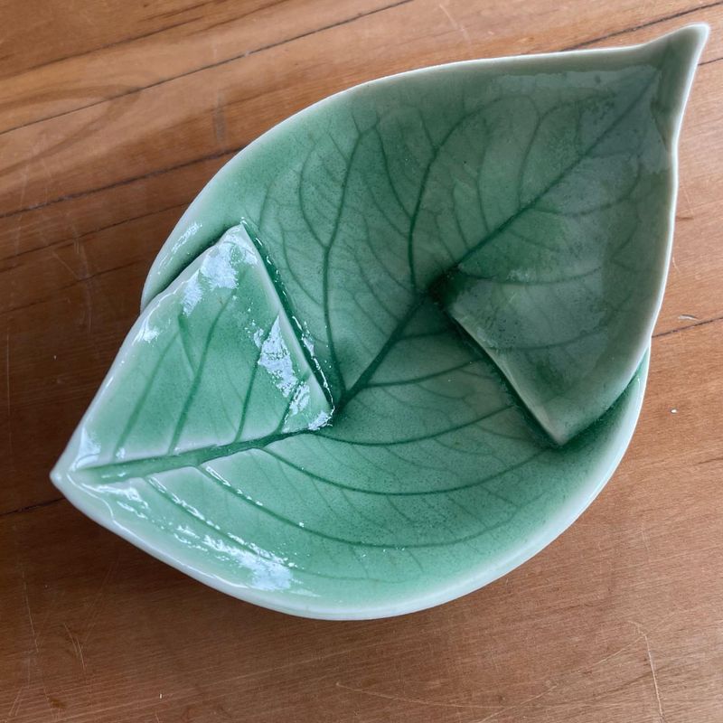 Leaf-Shaped Ceramic Dishes