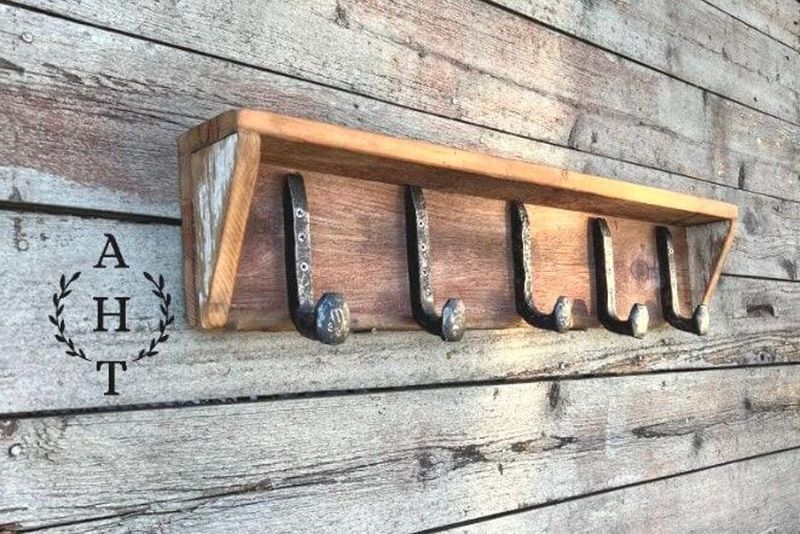 11 Texas Ranch Entryway Ideas That Should Inspire Your Next Renovation - Decor Hint Reclaimed Wood Coat Racks